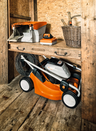 Kosiarka RMA 443, bez akumulatora i ładowarki