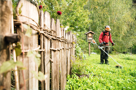 Kosa akumulatorowa FSA 130, bez akumulatora i ładowarki